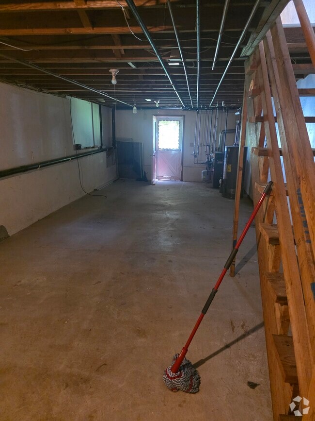 Building Photo - 130 Hilliard St