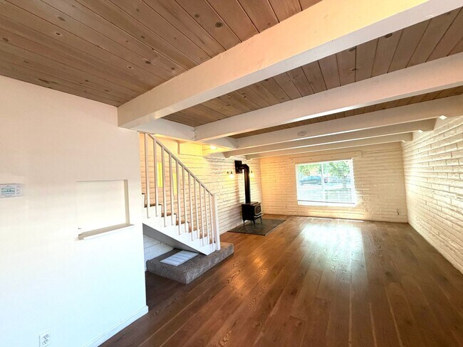 Foto del edificio - Duplex for Rent in Central Davis – Perfect for UC Davis Students