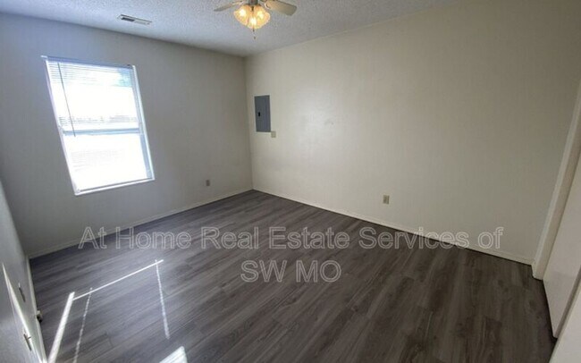 Foto del edificio - 1636 N Benton Ave