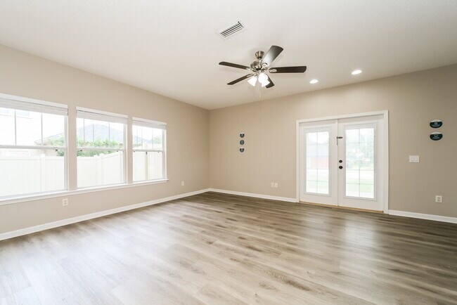 Foto del edificio - 375 Summercove Cir