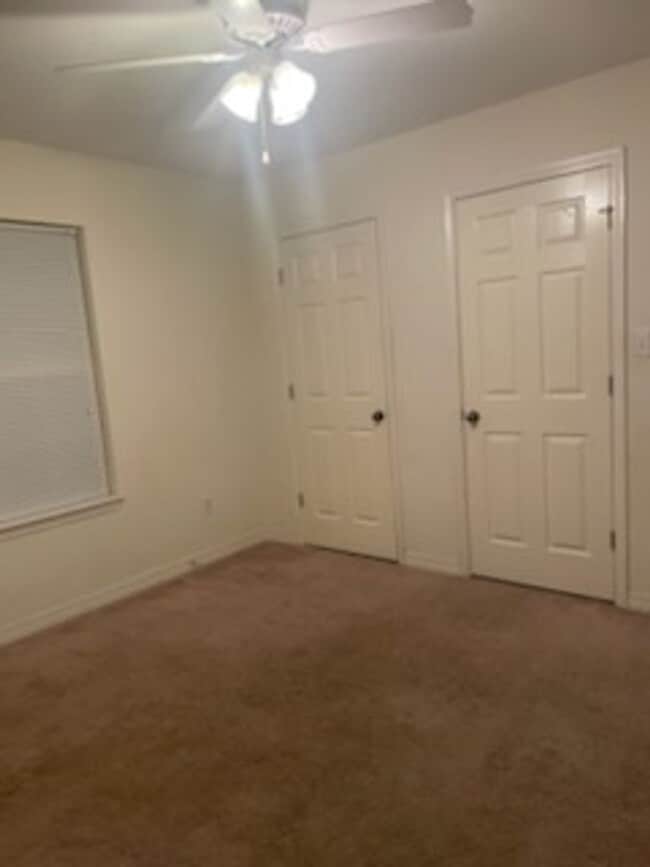 Building Photo - 15135 Deer Creek Dr