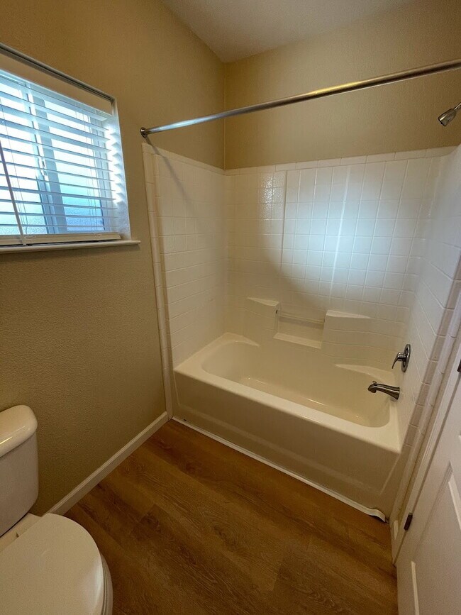 Foto del edificio - Quiet, spacious property!
