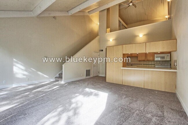Foto del edificio - 2 Bed, 2 Bath Home - 1 Bed or Office and Bath on Main Floor