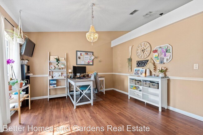 Building Photo - 3 br, 2 bath House - 13735 Devan Lee Dr. E.