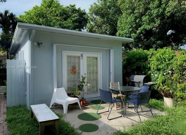 Building Photo - 750 NE 86th St