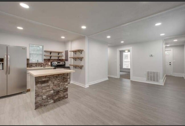 Foto del edificio - 691 Berry St NE