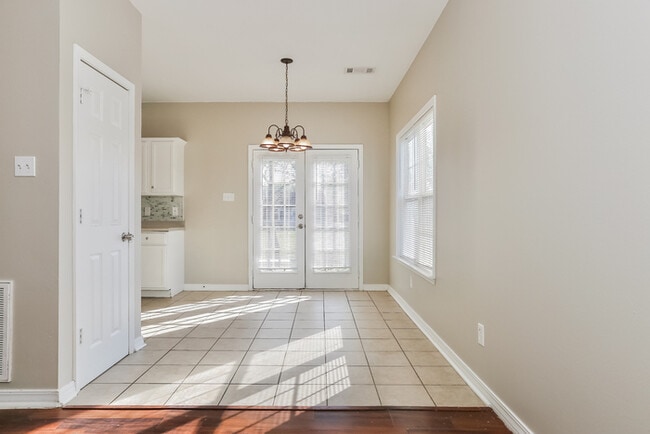 Building Photo - 3204 Cloverridge Dr