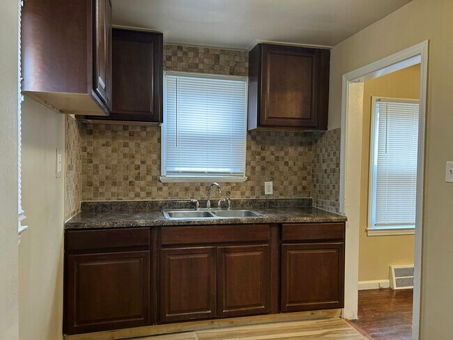 Foto del edificio - 18515 Greenfield Rd