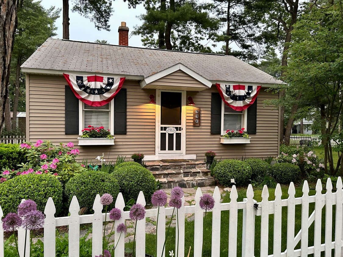 Primary Photo - Your Cozy Off-Season Retreat