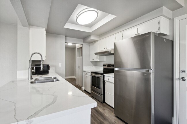 Building Photo - 5805 Cada Cir