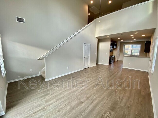 Building Photo - 516 E Slaughter Lane