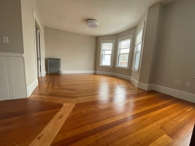 Building Photo - 27 Dix St