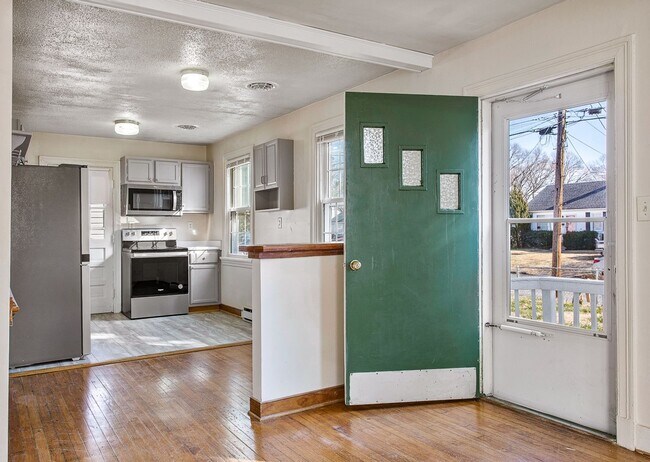 Foto del edificio - Spacious 3 Bed / 1 Bath Home in Highland S...