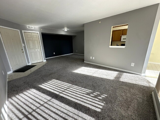 Building Photo - COMING SOON! Top Floor Condo in Hampstead