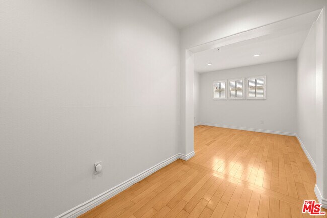 Building Photo - 13080 Pacific Promenade