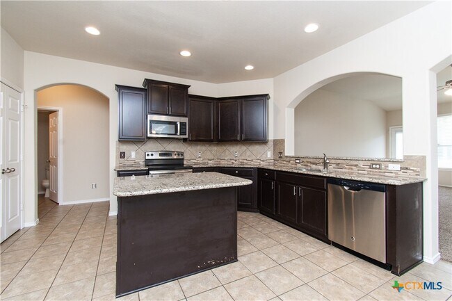 Foto del edificio - 1207 Fawn Lily Dr