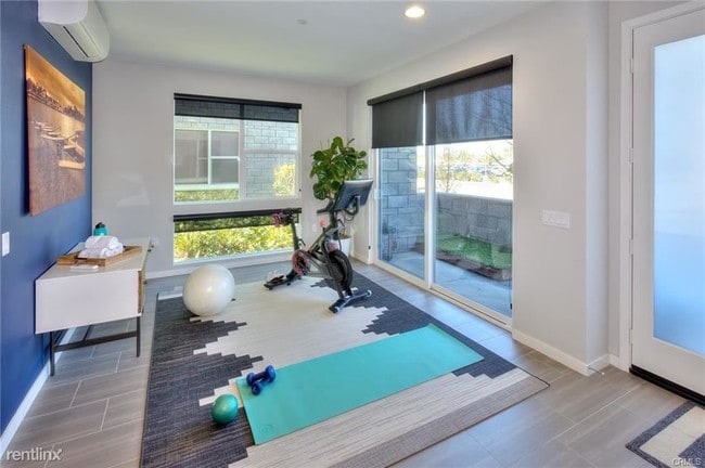 Building Photo - 3 br, 3 bath House - 621 W 17th St