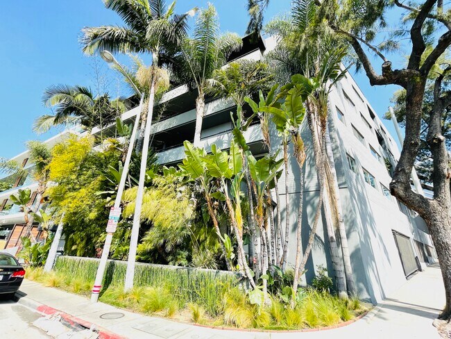 Building Photo - 8401 Fountain Ave
