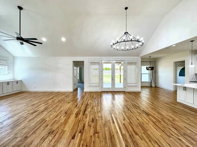Foto del edificio - 9520 N 144th E Ave