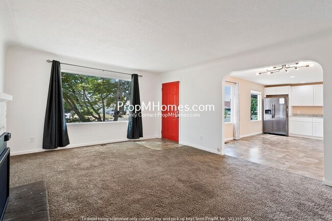 Building Photo - Three Bedroom Cottage in NE Salem - Deposi...