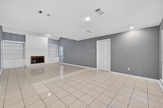 Building Photo - 172 Old Bridge Lake St