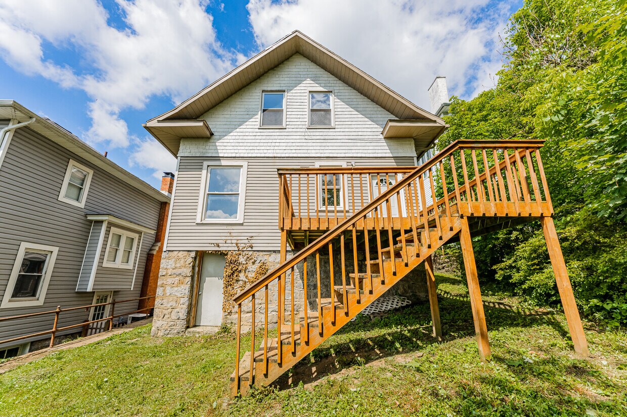 Primary Photo - 1023 McCoy St