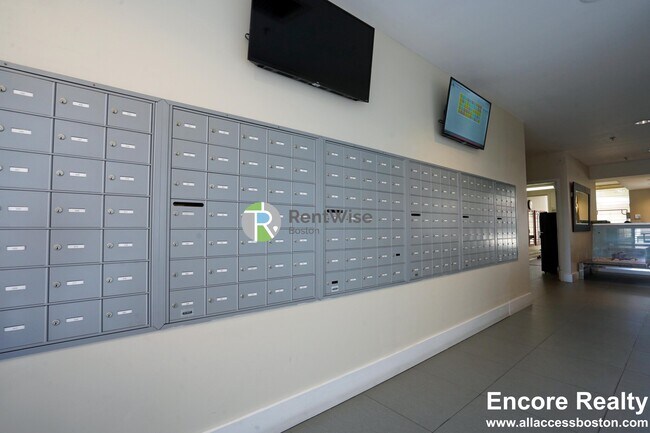 Foto del edificio - 15 N Beacon St