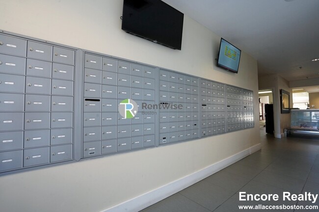 Building Photo - 15 N Beacon St