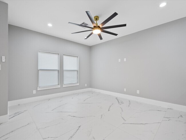 Building Photo - 9110 Everglade Dr