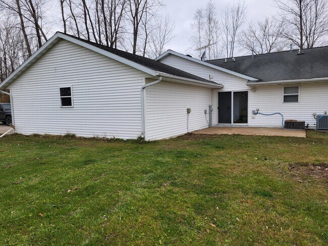 Foto del edificio - 4944 Rosewood Ct