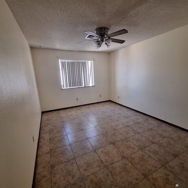 Foto del edificio - 1628 W 15th St
