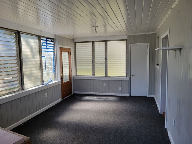 Foto del edificio - Charming 4 Bedroom Home with Hardwood Floo...