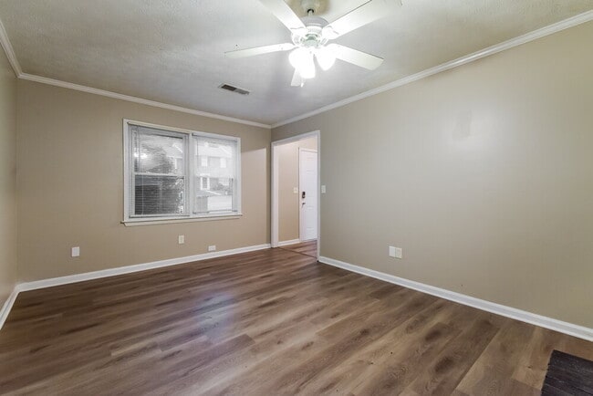 Building Photo - 988 Park Gate Pl