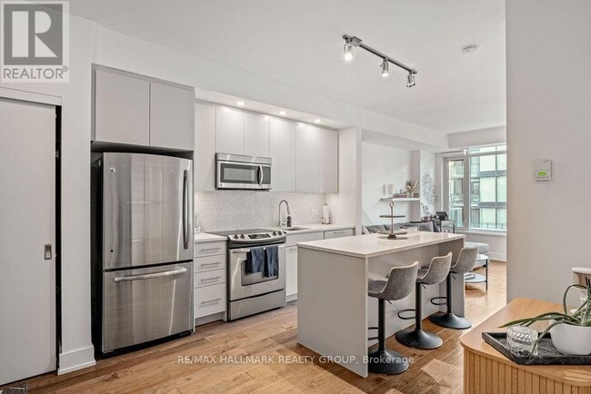 Building Photo - 108 Richmond Rd