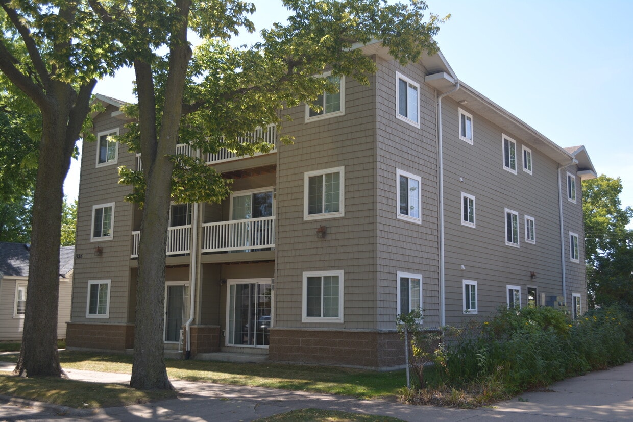 926 8th St S Unit 2, La Crosse, WI 54601 Apartments in La Crosse, WI
