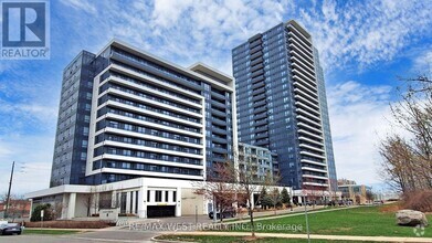 Building Photo - 7900-7900 Bathurst St