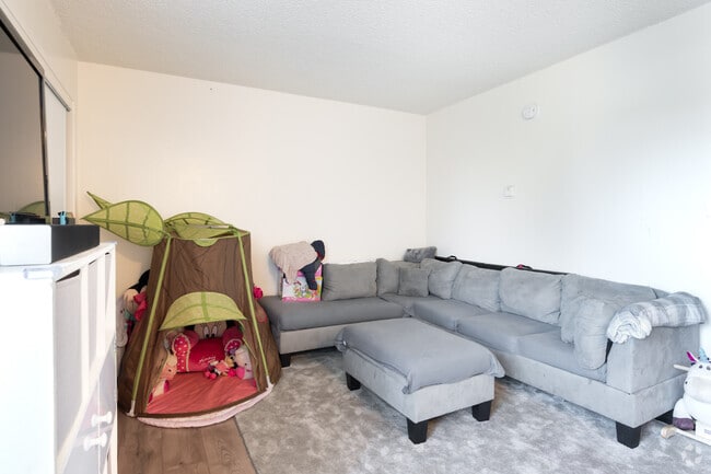 1BR, 1BA - Unit 158 - 110-158 Wilson Ave