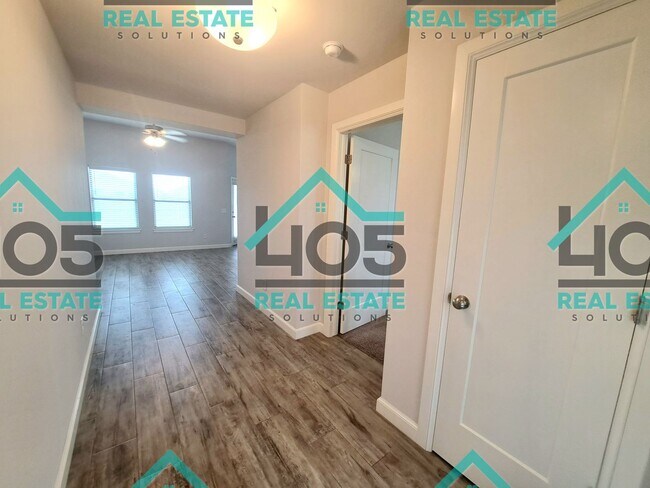 Foto del edificio - Gorgeous 3 Bed 2 Bath in Edmond!