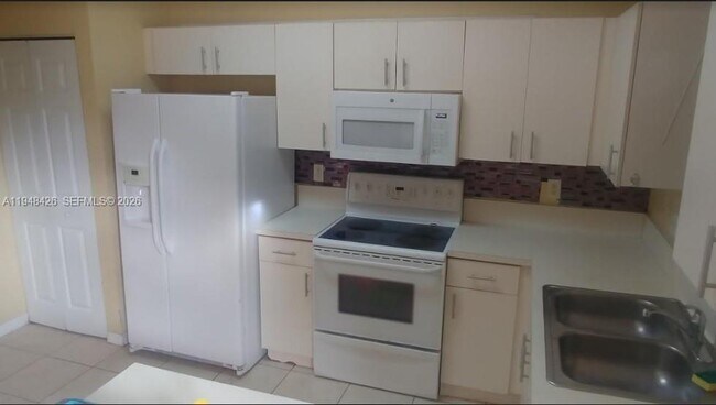 Foto del edificio - 1528 SW 2nd St