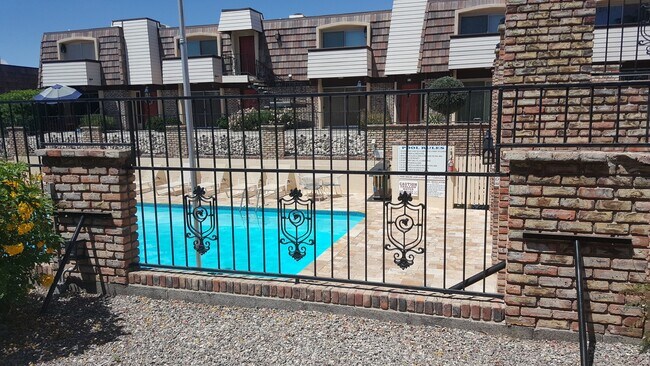 Building Photo - Furnished Condo- Summer Rental