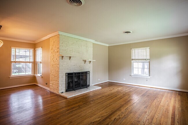 Building Photo - 9857 Mixon Dr