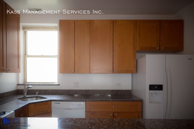 Building Photo - 8343 S Rhodes Ave
