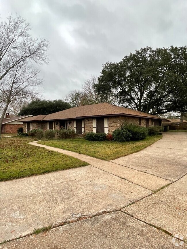 Building Photo - 2300 Brownlee Rd
