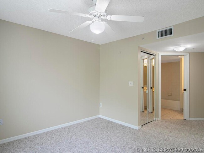Foto del edificio - 100 Crestwood Ct N