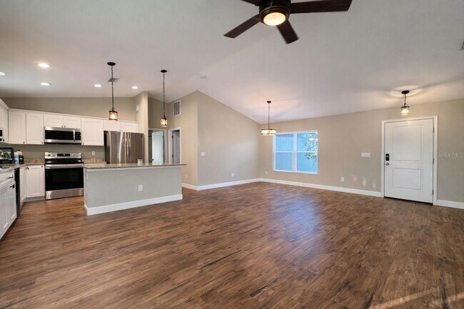 Foto del edificio - 5223 Kingsman Ave