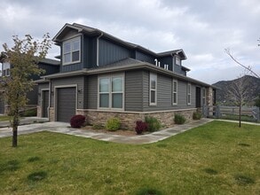 Building Photo - 189 Redstone Dr