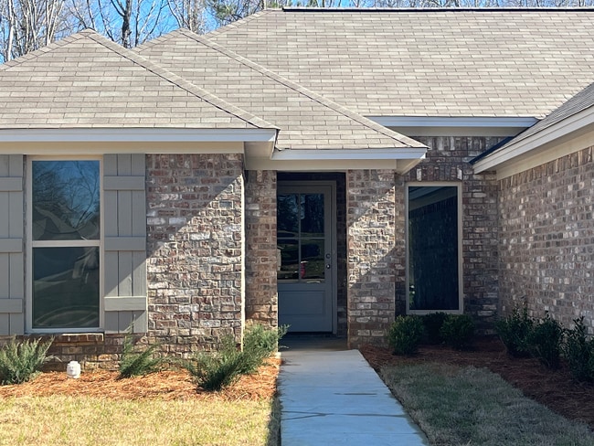 Building Photo - 541 Silver Hill Dr