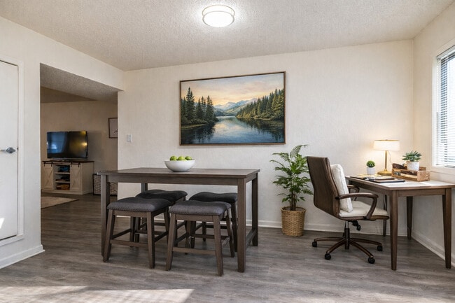 Building Photo - Ridgeview Heights - Newly Renovated Apts!