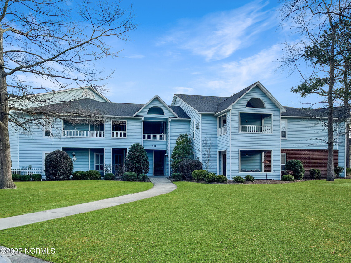 Primary Photo - 120 Breezewood Dr
