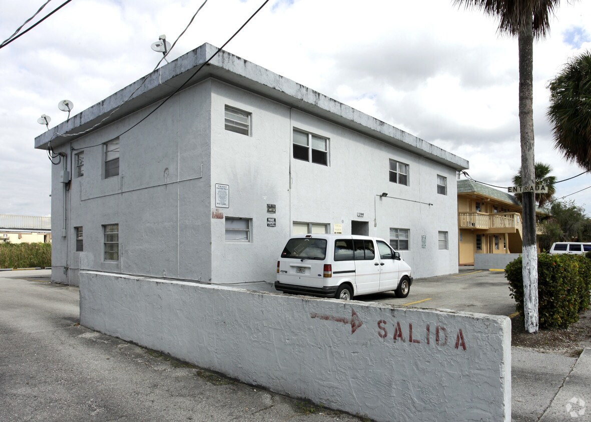 Foto del edificio - 1099 W 71st St